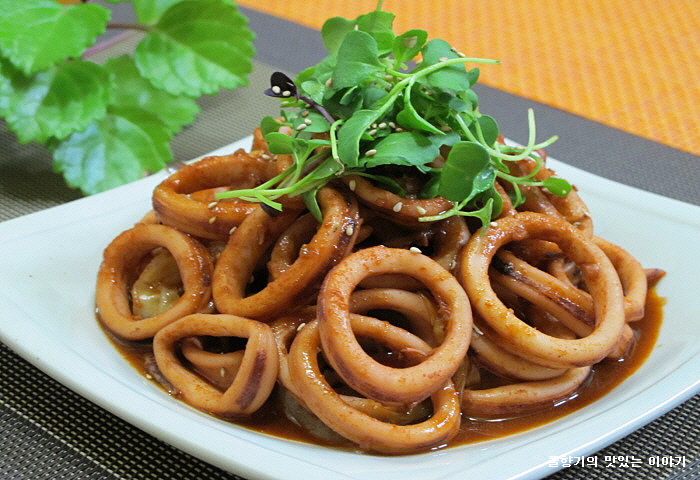 http://www.10000recipe.com/recipe/5209684 부드럽고 매콤한 오징어볶음