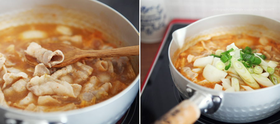 묵은지 김치찌개~ 돼지고기 대패삼겹살 넣고 보글보글