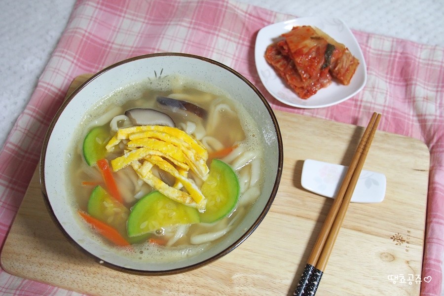 초보자도 쉽게하는 직접 반죽해 더 맛있는 손칼국수 만들기.