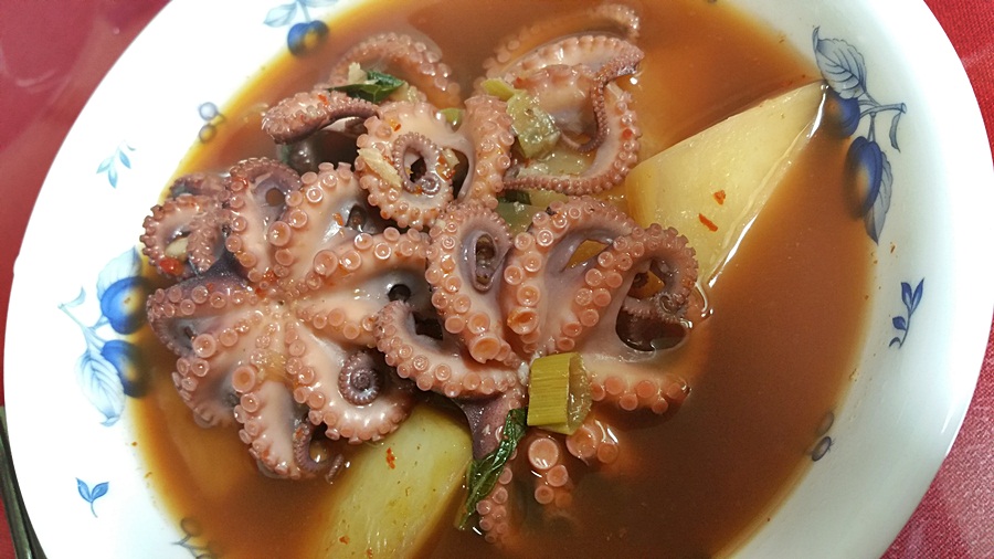 쫄깃하고 칼칼한 쭈꾸미탕 만들기