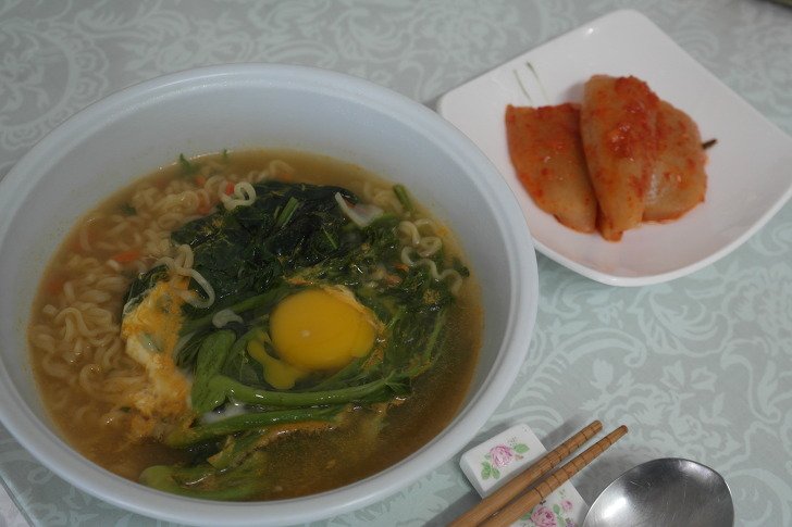 봄나물로 만든 건강한 라면