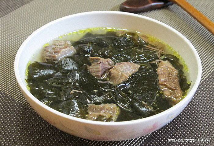 http://www.10000recipe.com/recipe/6566191 쇠고기미역국 끓이는 법