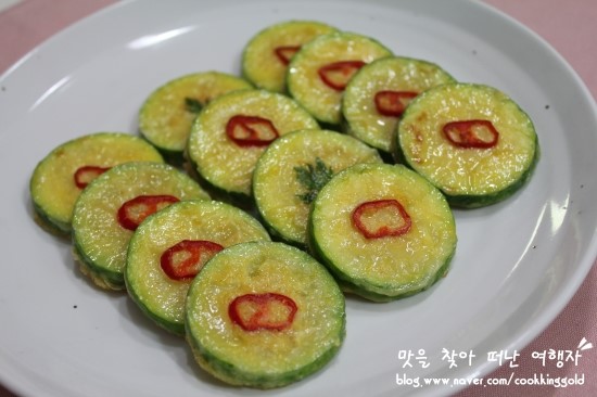 http://www.10000recipe.com/recipe/4539938 호박전 부치기