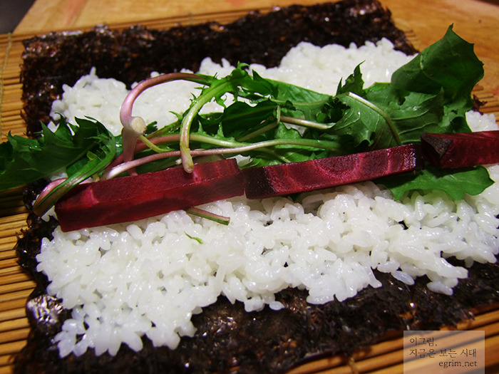 가을 민들레와 비트로 만든 김밥