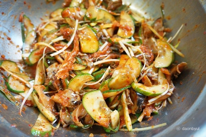 여름 입맛 살려주는 골뱅이소면