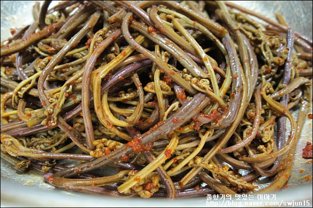 얼큰하고 시원한 맛이 일품 닭계장