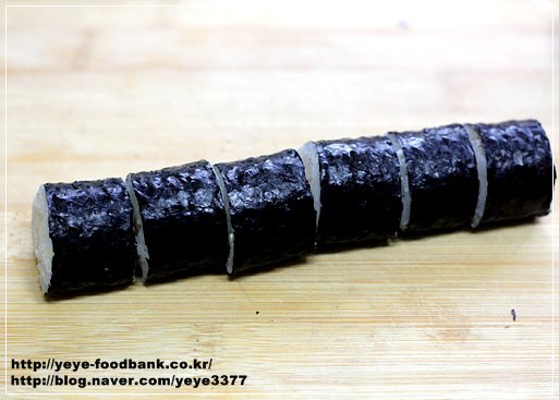 먹기좋게 한입에 쏙 꼬마김밥