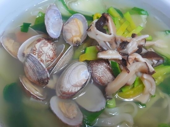 바지락칼국수- 청경채,애호박 넣고 맛있게 끓여요^^