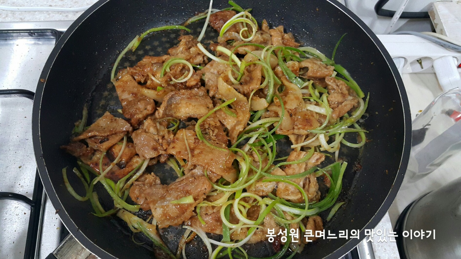 텃밭에서 갓 뜯어온 채소에 한 쌈! 맛있는 돼지파불고기 만들기