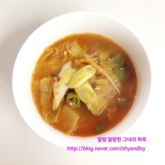 간단한 국수요리!! 따뜻한 김치국수