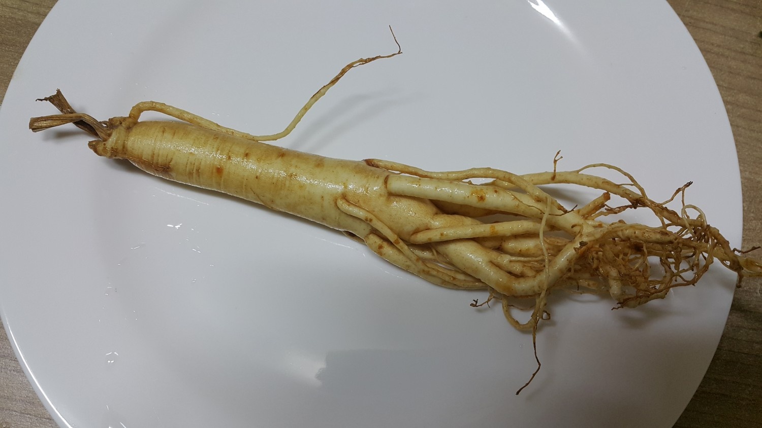 겨울철 우리가족 보양식 삼삼한 인삼닭한마리