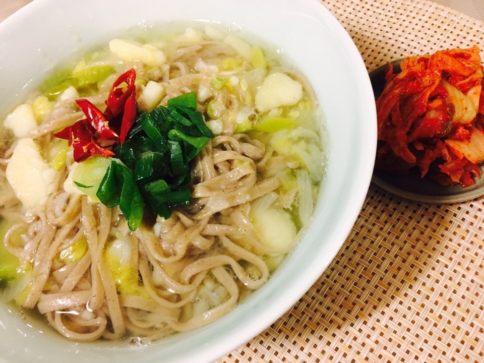 따끈한 메밀 칼국수 레시피