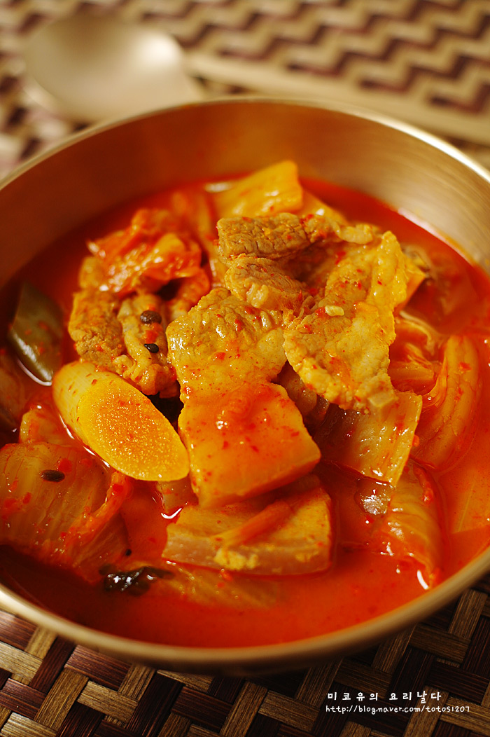 원조 밥도둑~! 얼큰한 돼지고기 김치 찌개 