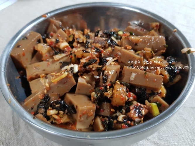 탱글탱글 도토리묵. 김치송송 썰어, 맛있게 무쳐먹어요! :: 도토리묵김무침/도토리묵김치무침