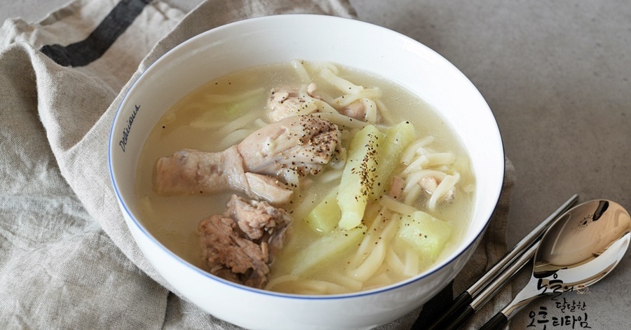 닭칼국수