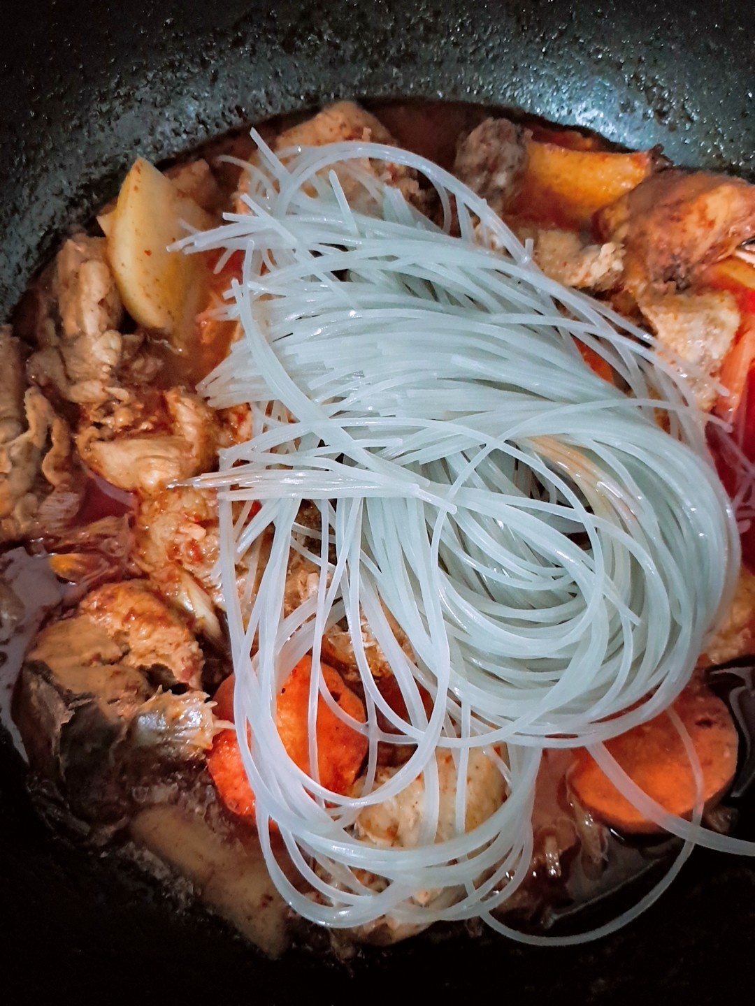 찜닭, 고추가루 넣은 매콤찜닭