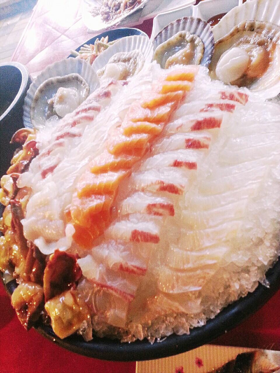 ♥ 신랑이랑 주말 보내기 ♥집 근처 앞에 피쉬마루 에서 횟집을 갔다왔습니다^^싱싱한 회에 여러가지 스끼다시와 소맥 한잔~!! 사장님도... 