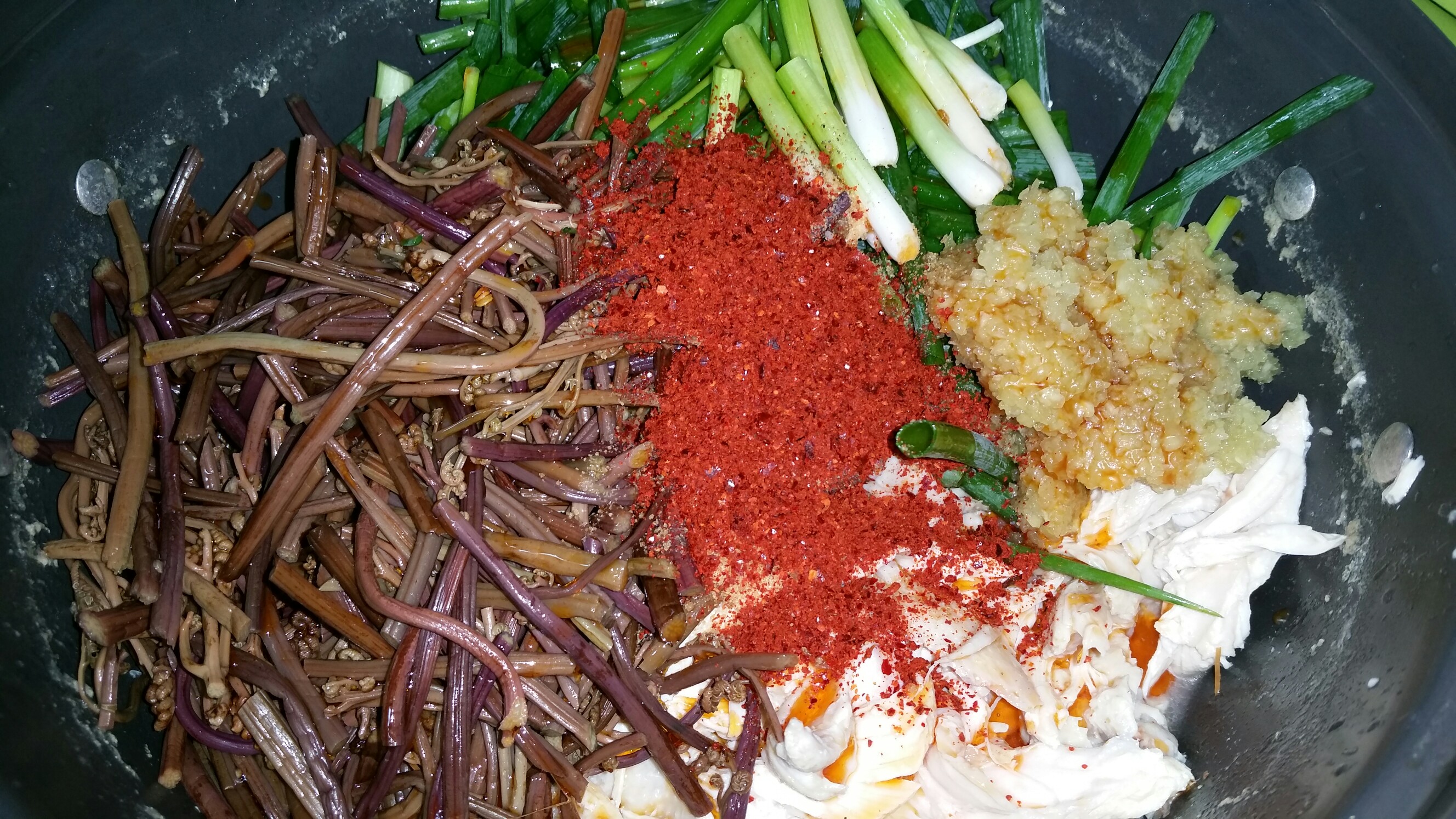 꼬꼬네 닭계장으로 아점묵었네요~~시원하니 넘맛나요~~~ 