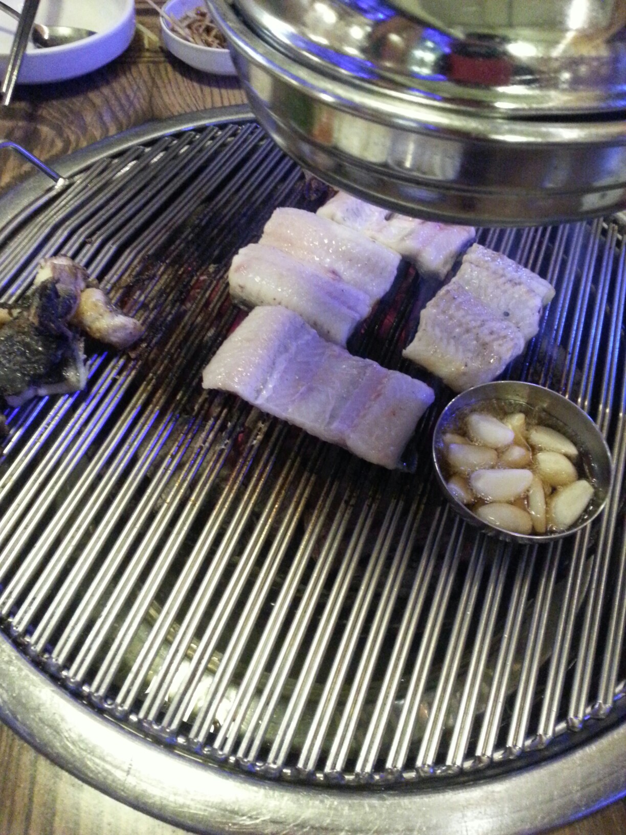 ㅋㅋ 칭구분이 제수씨! 열내지 말고 맘껏 더 드세요 그카네요.목구멍에 장어들이 찰때까지~~ㅋㅋㅋㅋ편한밤 보내시고 낼 봐요 식구님들^♡^ 