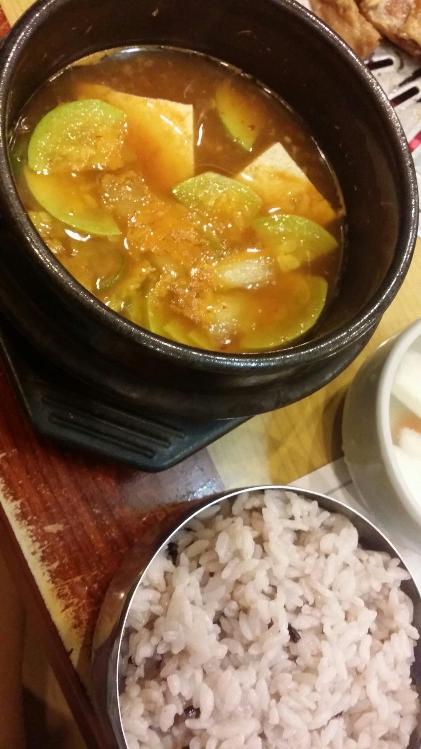쑤기네 오늘 외식이용랑님이 요즘 이쁜짓을ㅎㅎ돼지갈비 묵었어용 간만에 아버님 낚시 가셔서 저녁안해도 되고 참좋네요 가끔 이렇게... 