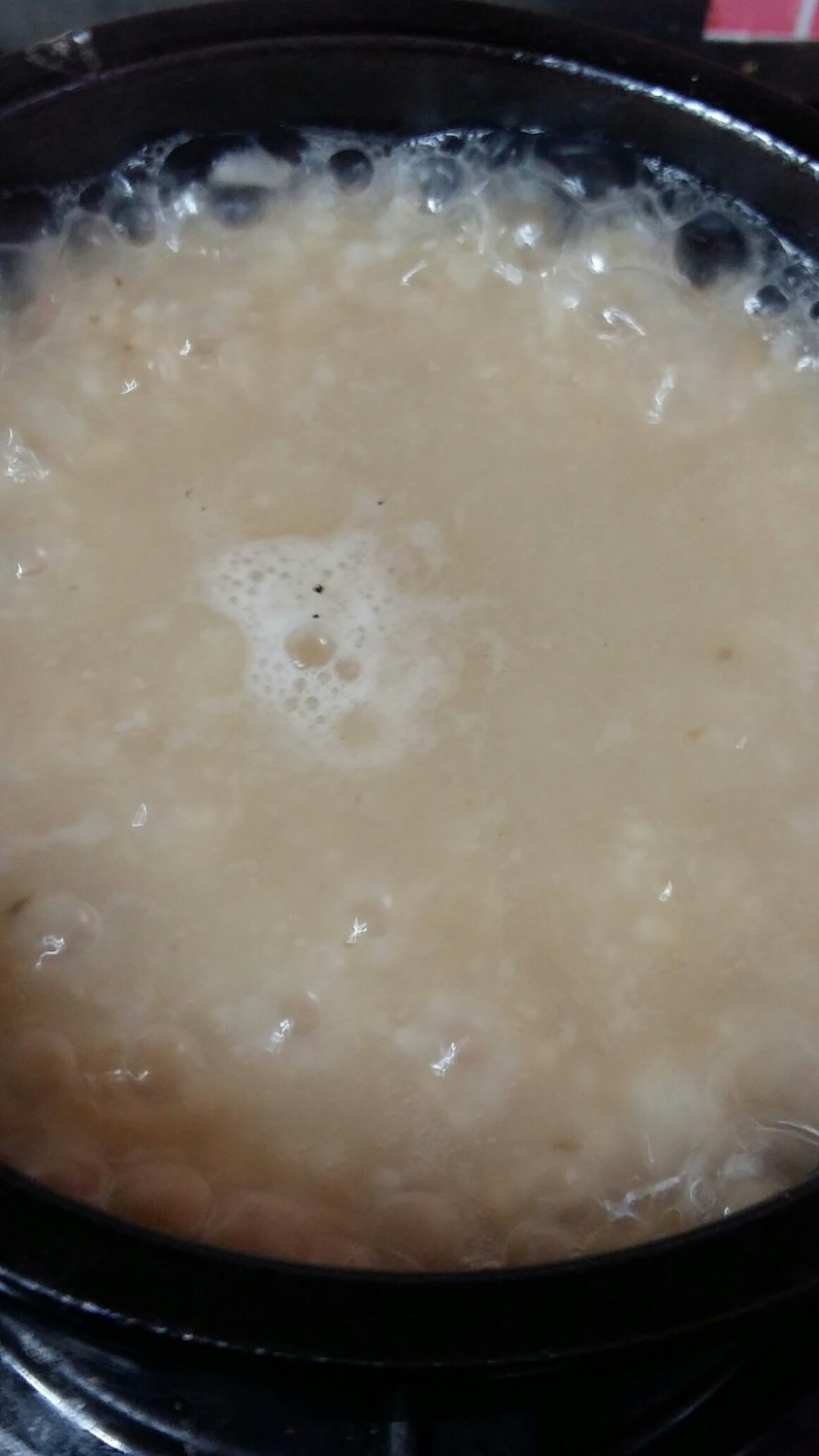 따땃한 누룽지 드세용~~배고품에 허덕이다 이른 아침요~~ 