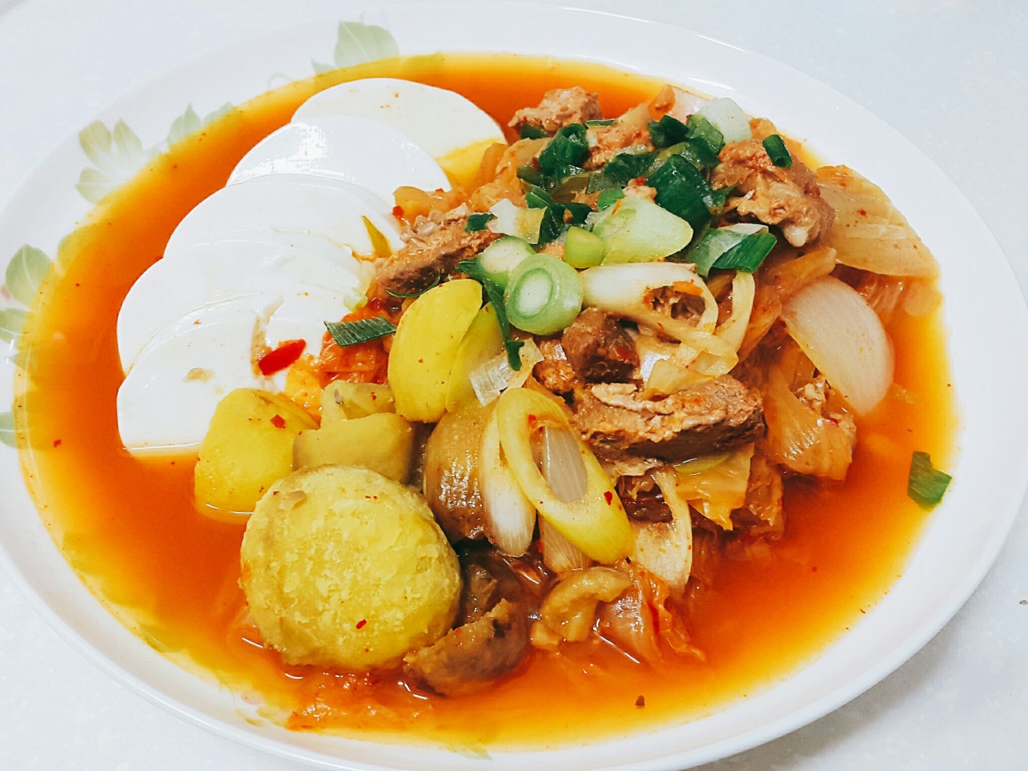 오늘 저녁은 마땅히 할것두 없어 김치찌개?찜해서 먹었네요~돼지고기 수육고기가 없어서 찌개용 넣구 김치 푹지져~ 쭉쭉 찢어 먹을려구 자르지... 