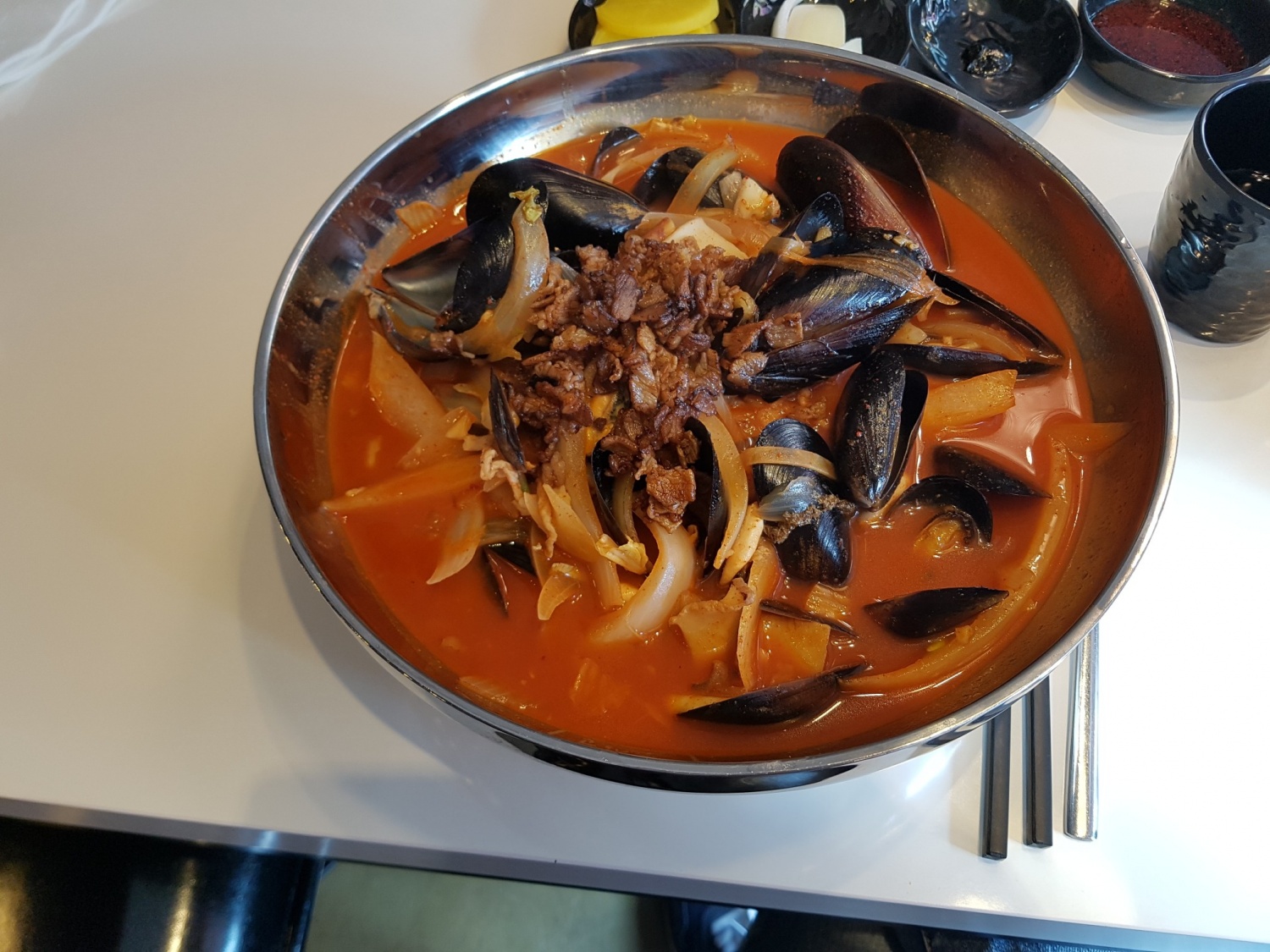 일요일날 올린다는걸 깜박했네요ㅎㅎ공장다닐적에 알게된 친구랑 남포동 놀러가서 점심먹고 아이스크림먹고 돌아다녔네요ㅎㅎ짬뽕이 매콤하고... 